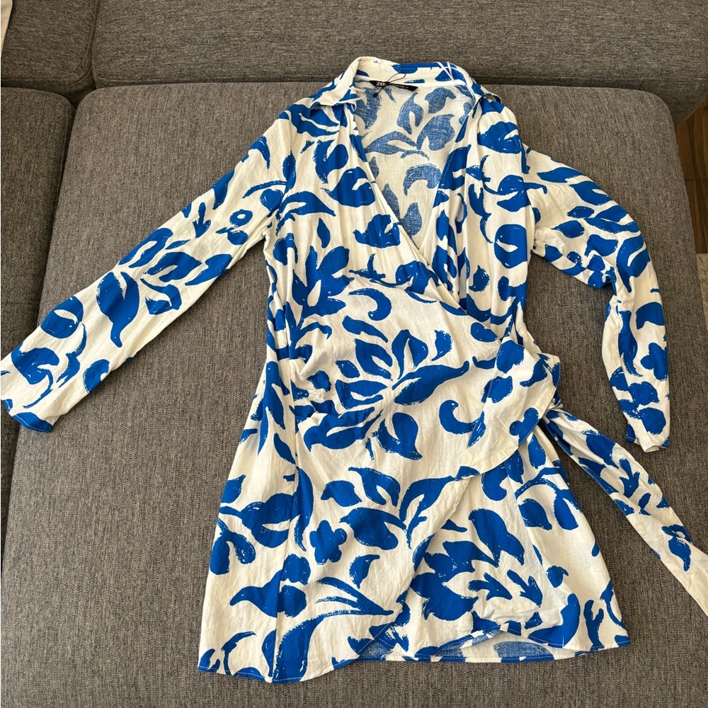 Zara blue and white wrap tie dress in size M
